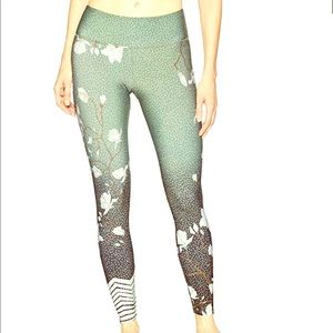 Onzie Blossom Graphic Midi Legging SZ Small
